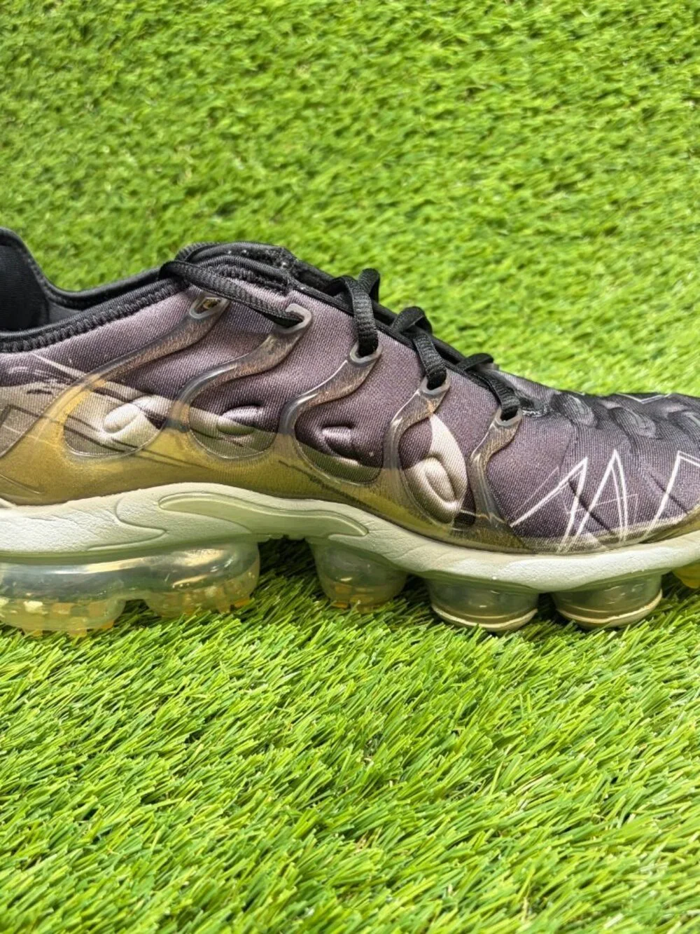 Nike Air VaporMax Plus La Requin Gray Black Mens Size 8.5 Running Shoes Sneakers
